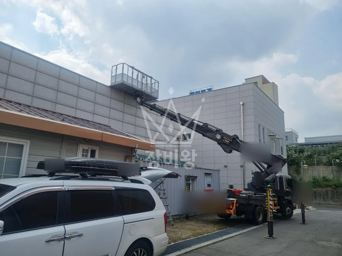 경기 수원시권선구 스카이차 간판 작업 현장