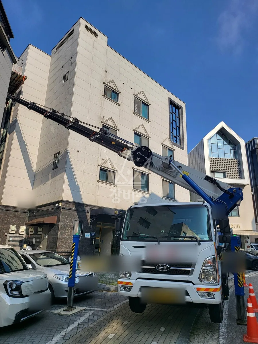 경기 수원시팔달구 스카이차 유리 작업 현장