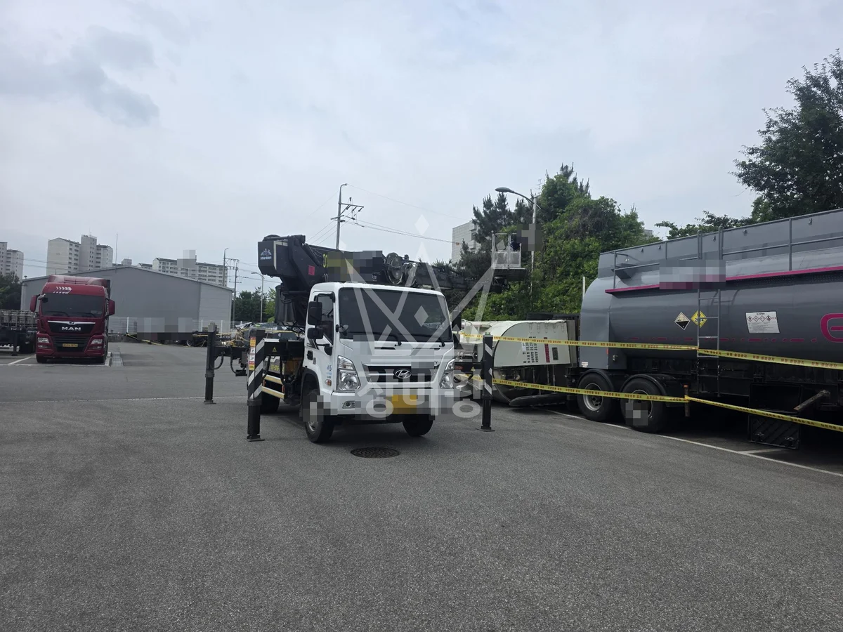 충남 아산시 염치읍 산양리 스카이차 간판 작업 현장