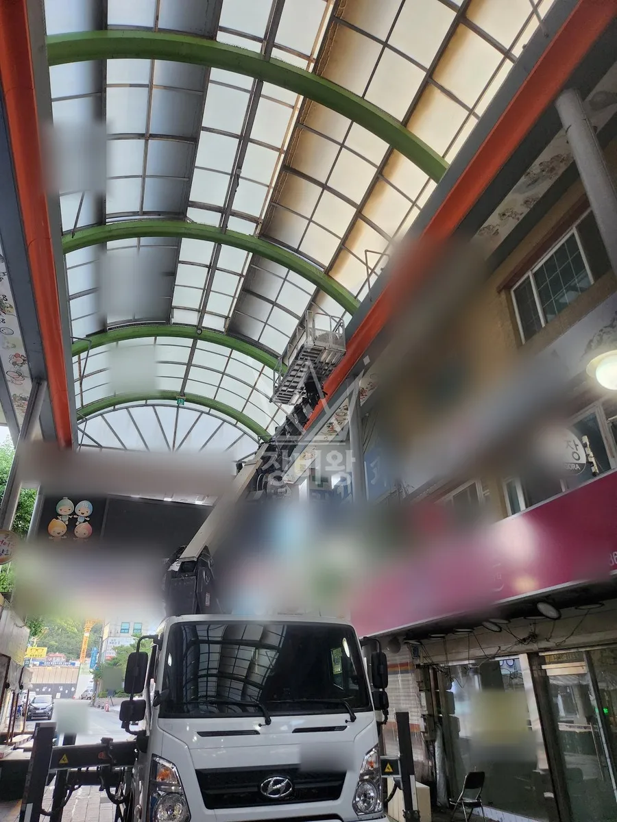 경기 스카이차 지붕 공사 작업 현장