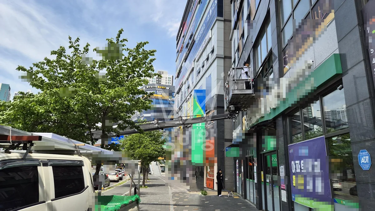 경북 경산시 스카이차 지붕 공사 작업 현장