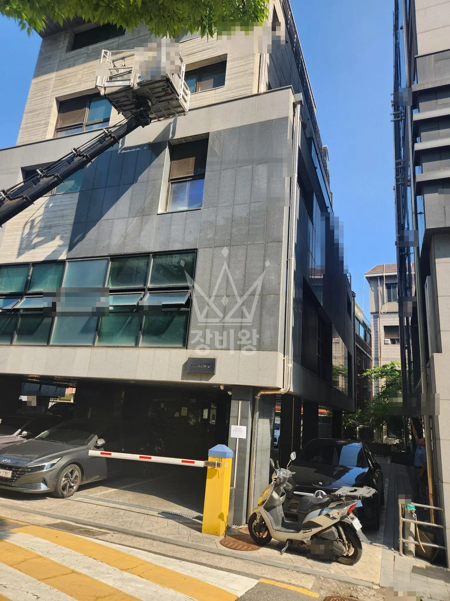 서울 서초구 우면동 스카이차 철골 작업 현장