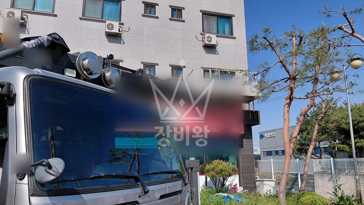 경기 화성시만세구 서신면 용두리 스카이차 간판 작업 현장