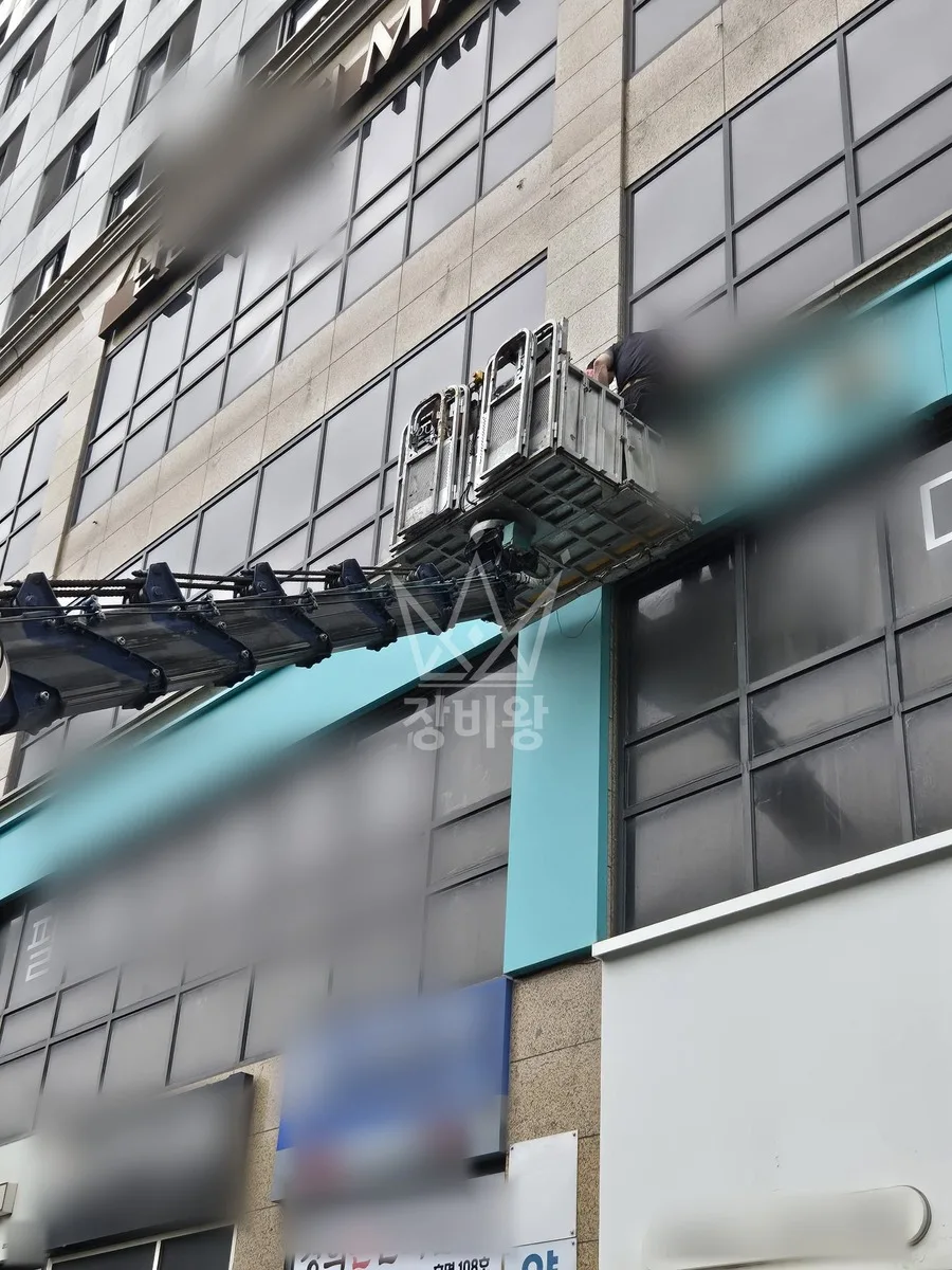 경기 성남시분당구 백현동 스카이차 간판 작업 현장