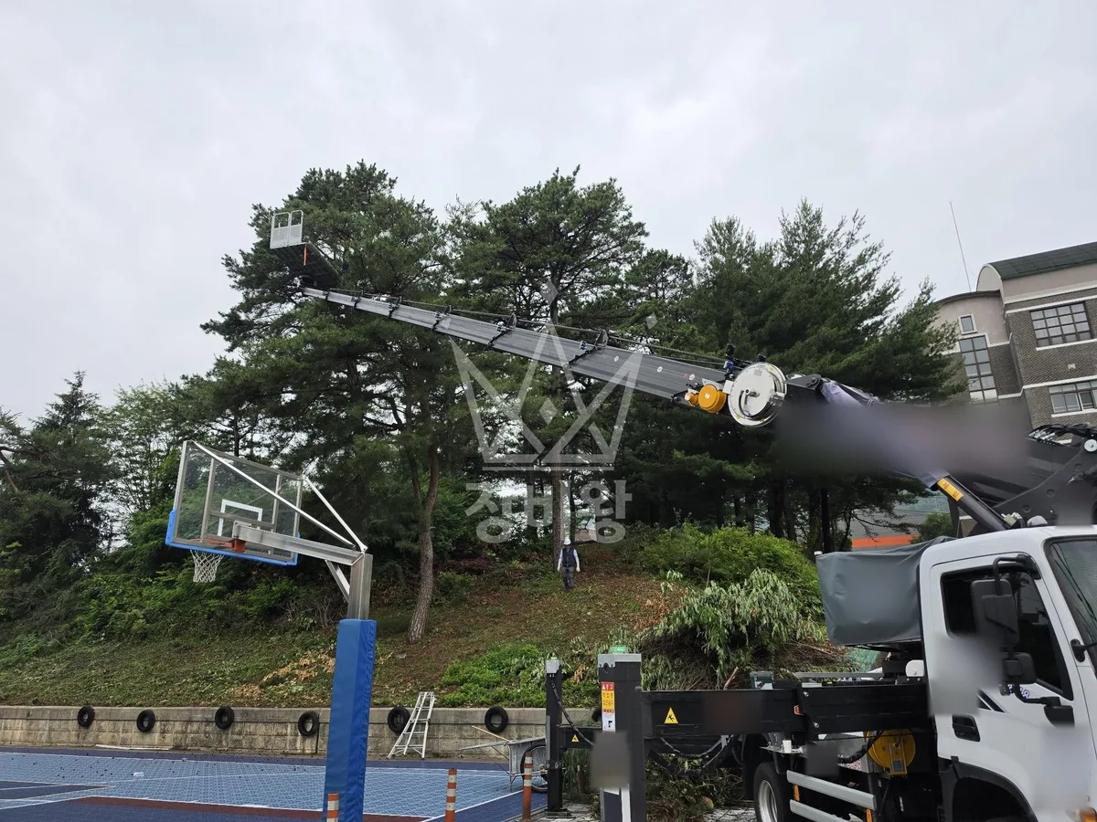 제주 서귀포시 남원읍 한남리 스카이차 철골 작업 현장