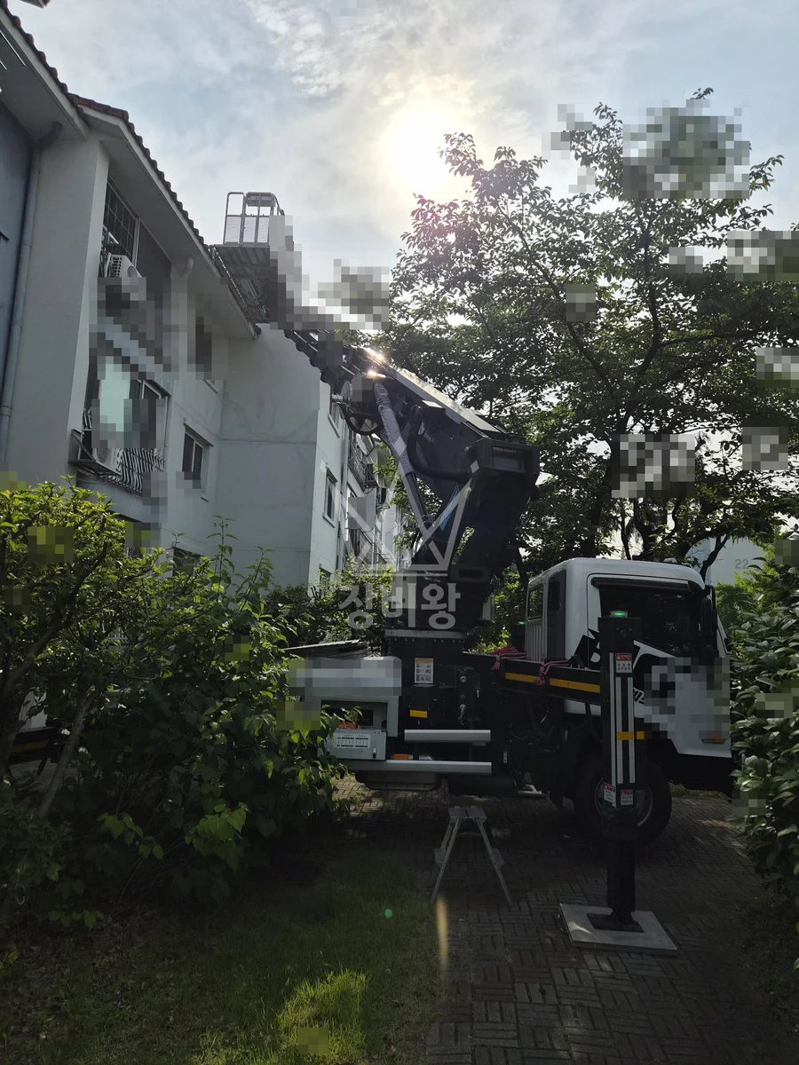 전남 강진군 스카이차 조경 작업 현장