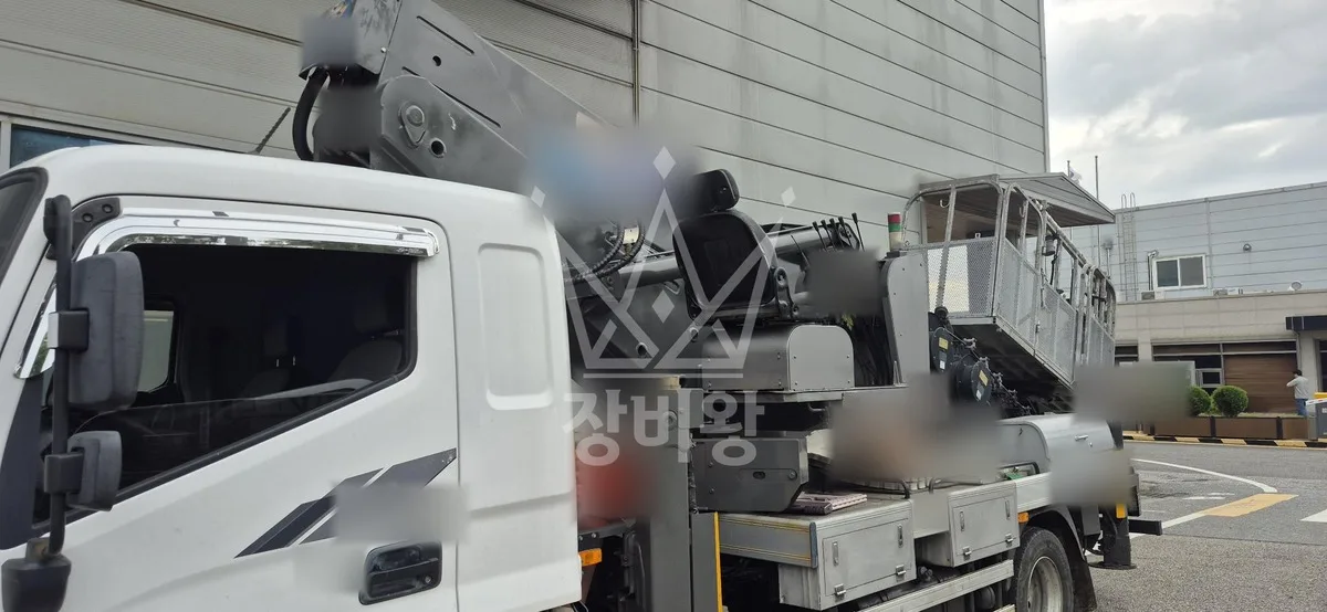 경기 성남시수정구 스카이차 유리 작업 현장