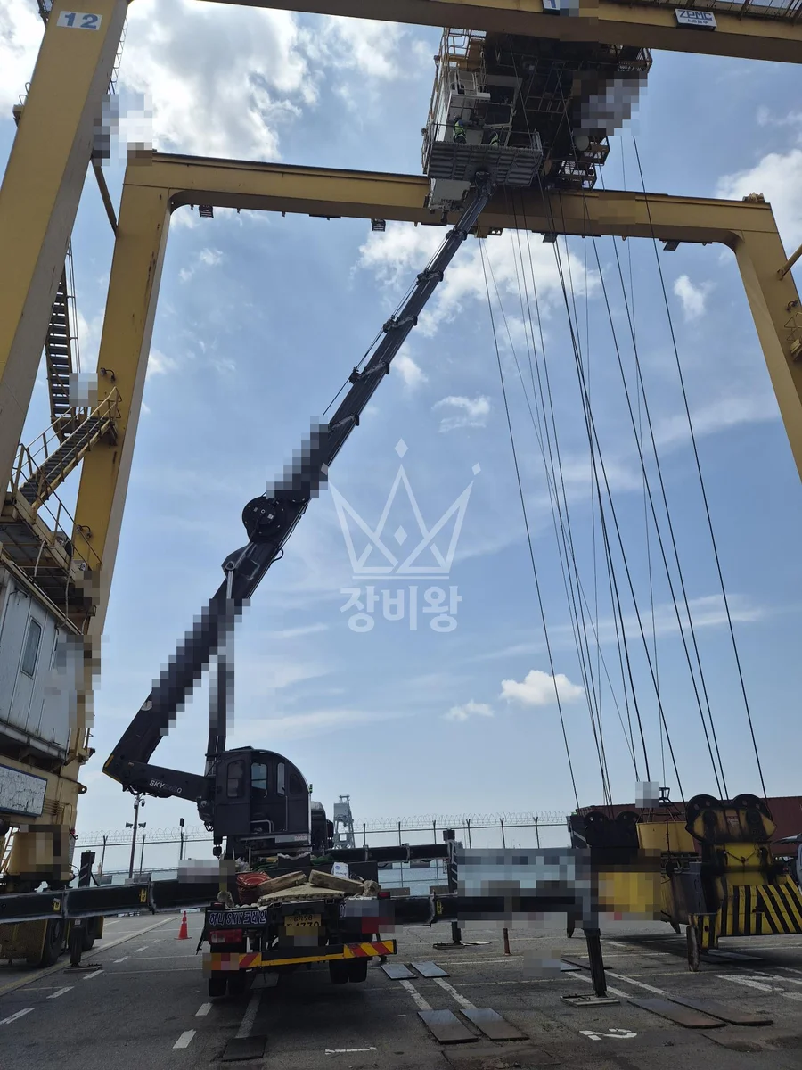 인천 옹진군 덕적면 스카이차 지붕 공사 작업 현장