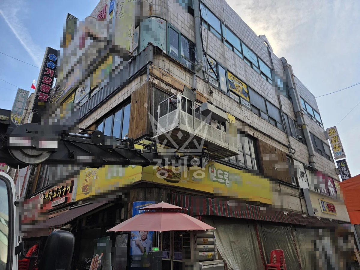 경기 시흥시 산현동 스카이차 간판 작업 현장