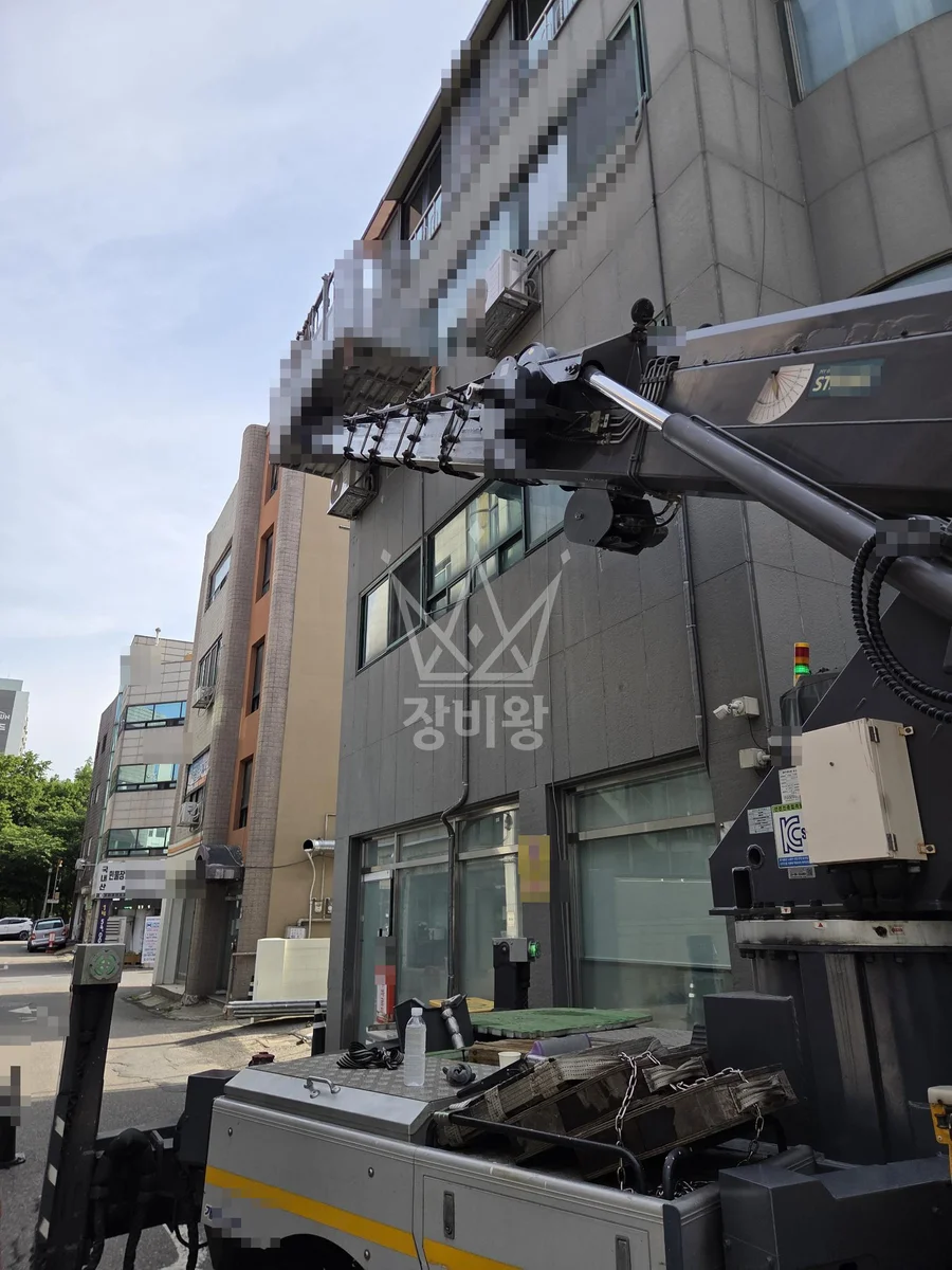 인천 제물포구 신포동 스카이차 유리 작업 현장