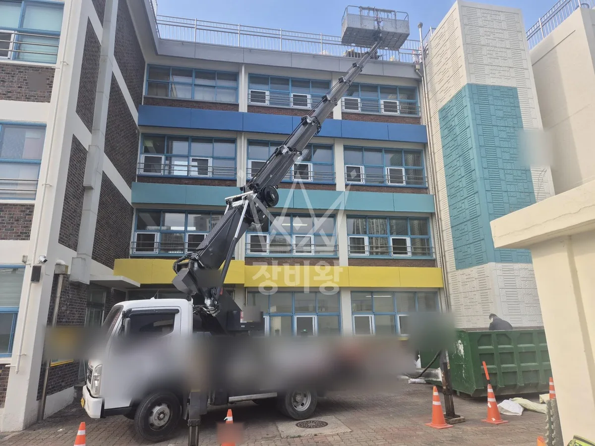 경기 용인시처인구 포곡읍 마성리 스카이차 간판 작업 현장