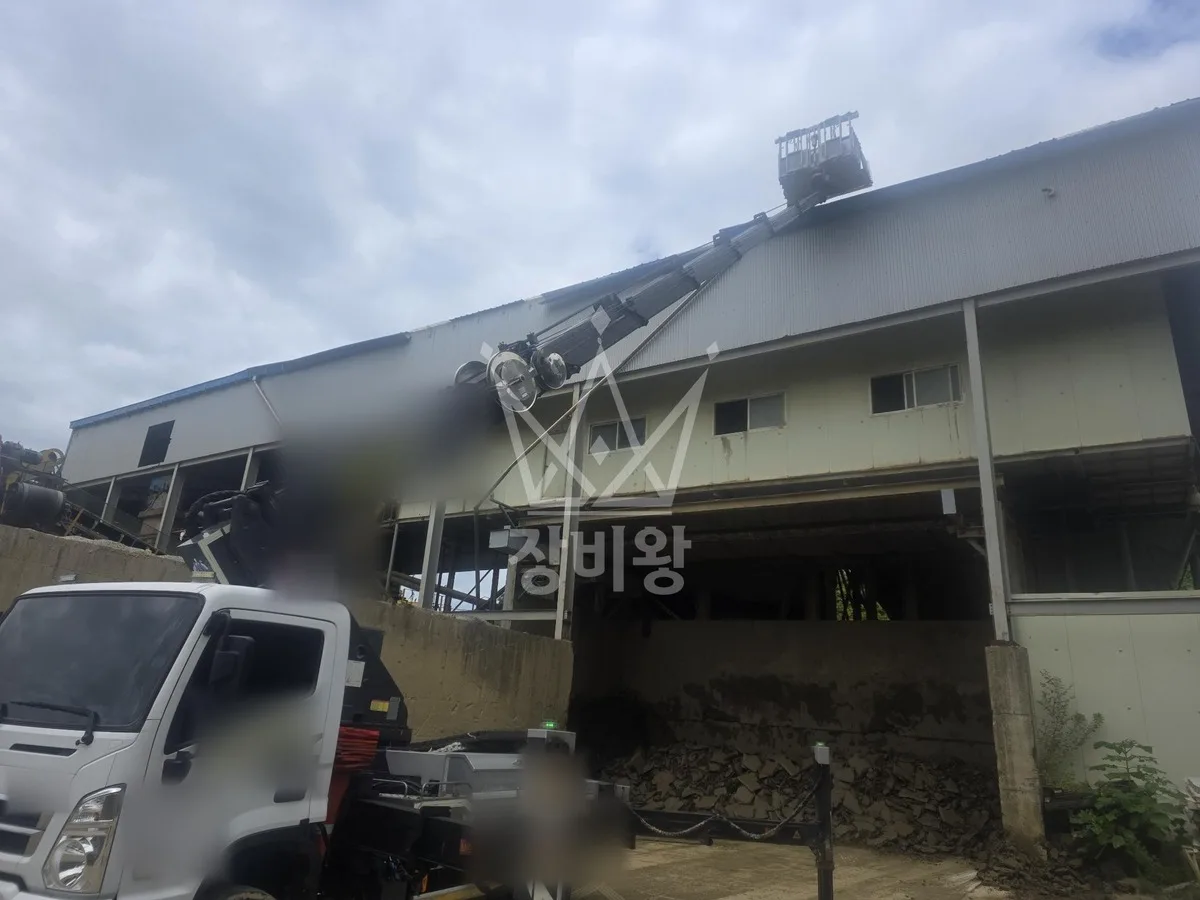 경기 안양시동안구 호계동 스카이차 유리 작업 현장