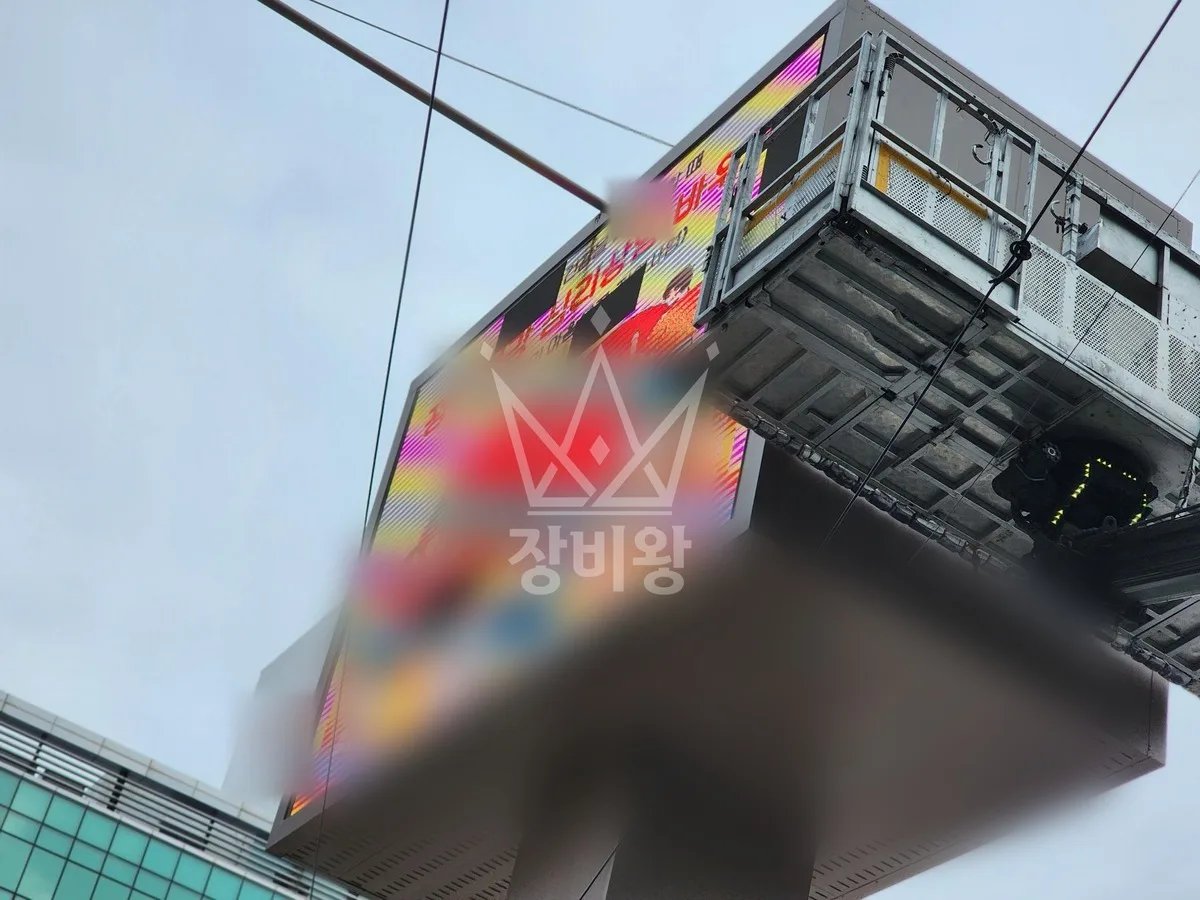 부산 기장군 스카이차 자재 양중 작업 현장