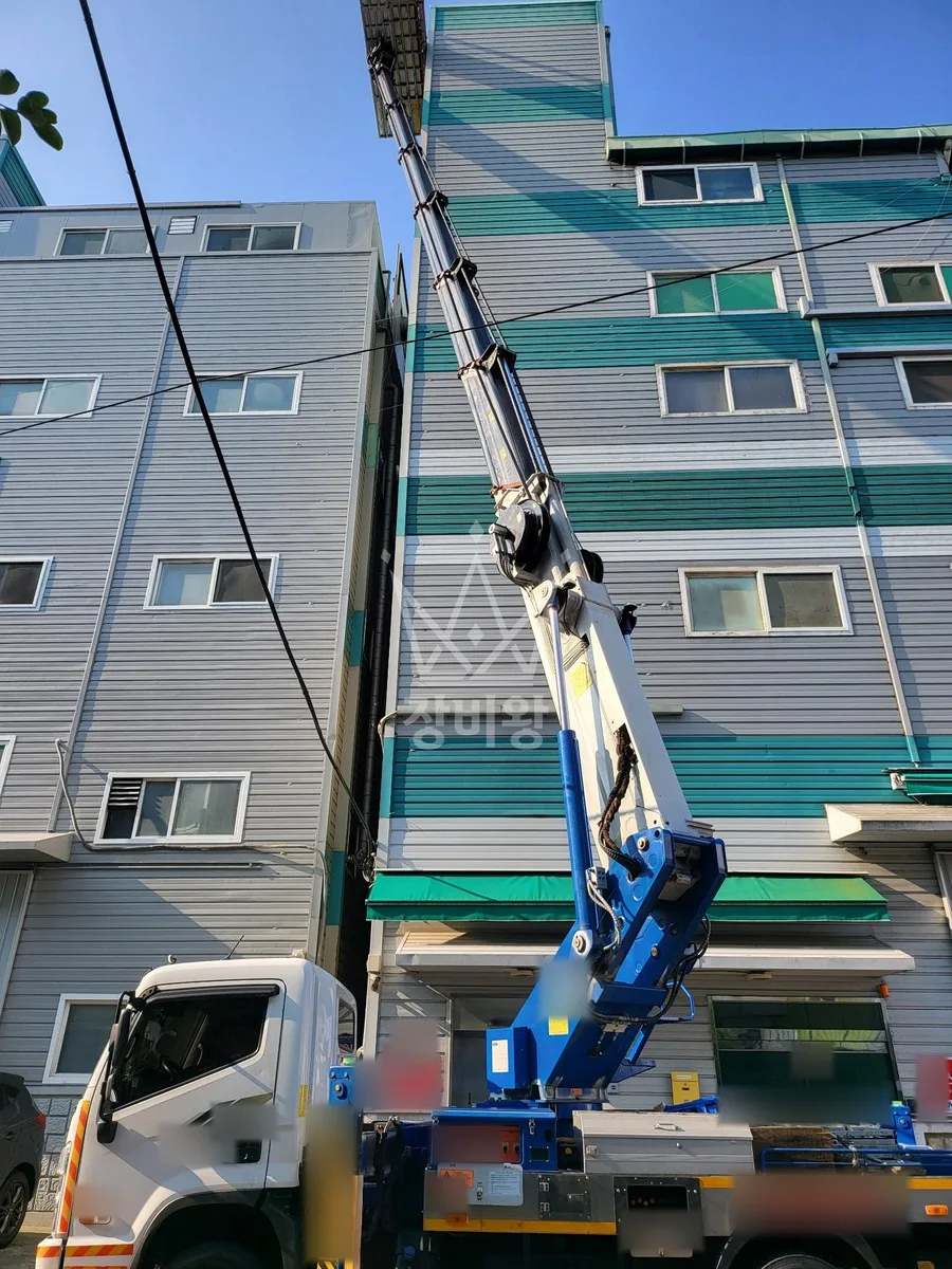 경기 연천군 연천읍 스카이차 조경 작업 현장