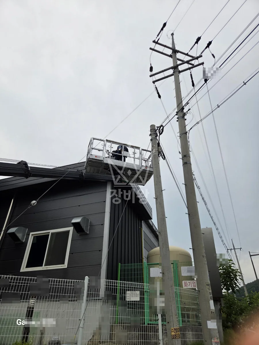 충남 부여군 부여읍 스카이차 조경 작업 현장