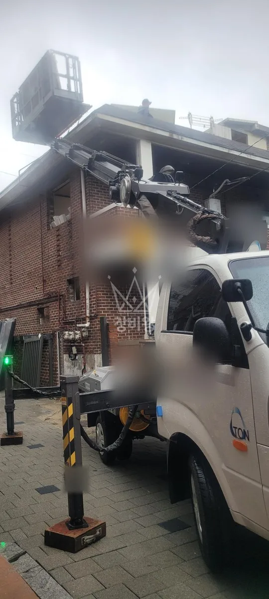 서울 서대문구 냉천동 스카이차 유리 작업 현장