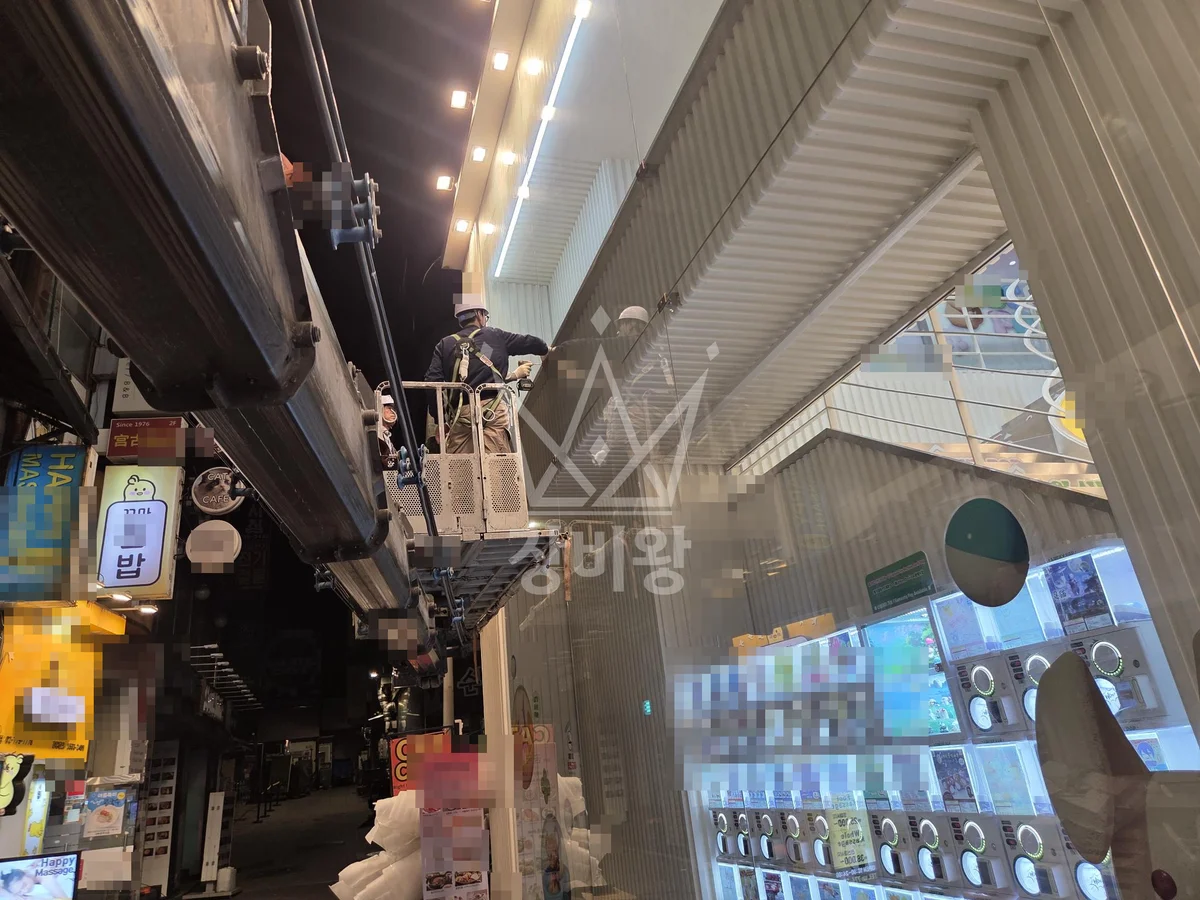 서울 중구 오장동 스카이차 유리 작업 현장