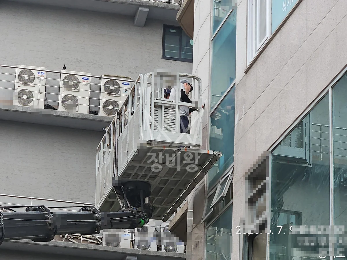 경기 부천시 스카이차 철골 작업 현장