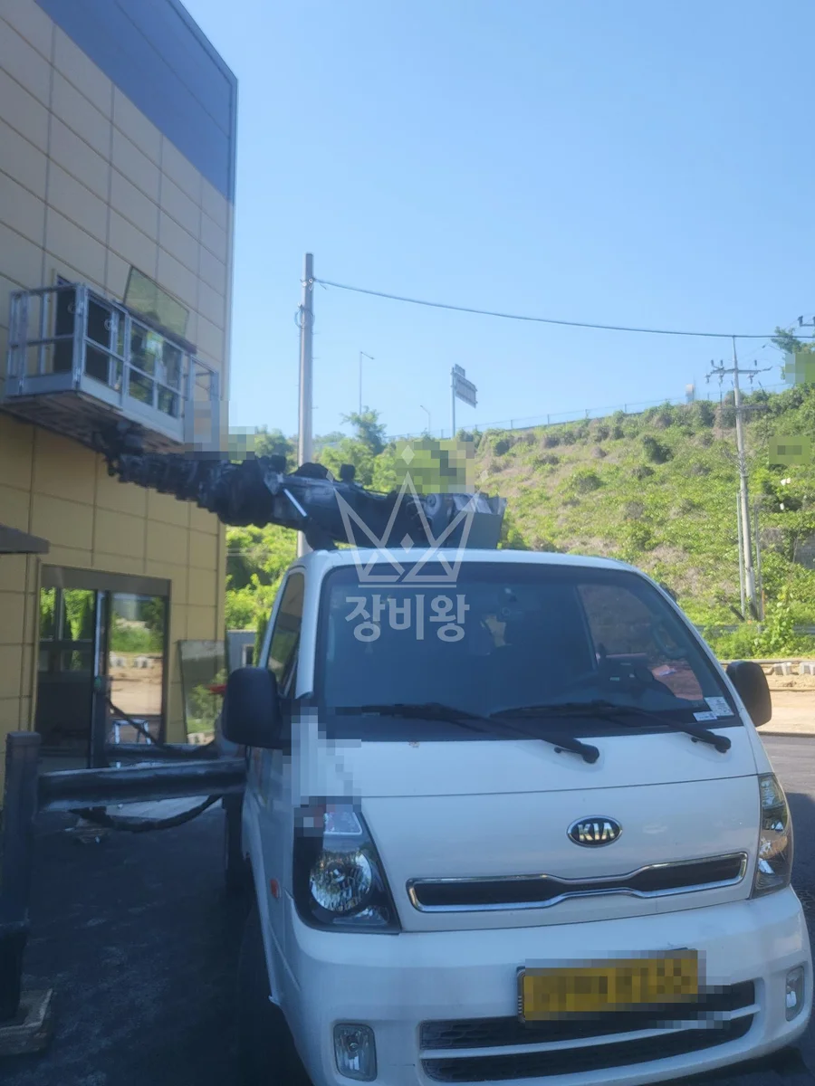 경기 고양시덕양구 성사동 스카이차 유리 작업 현장