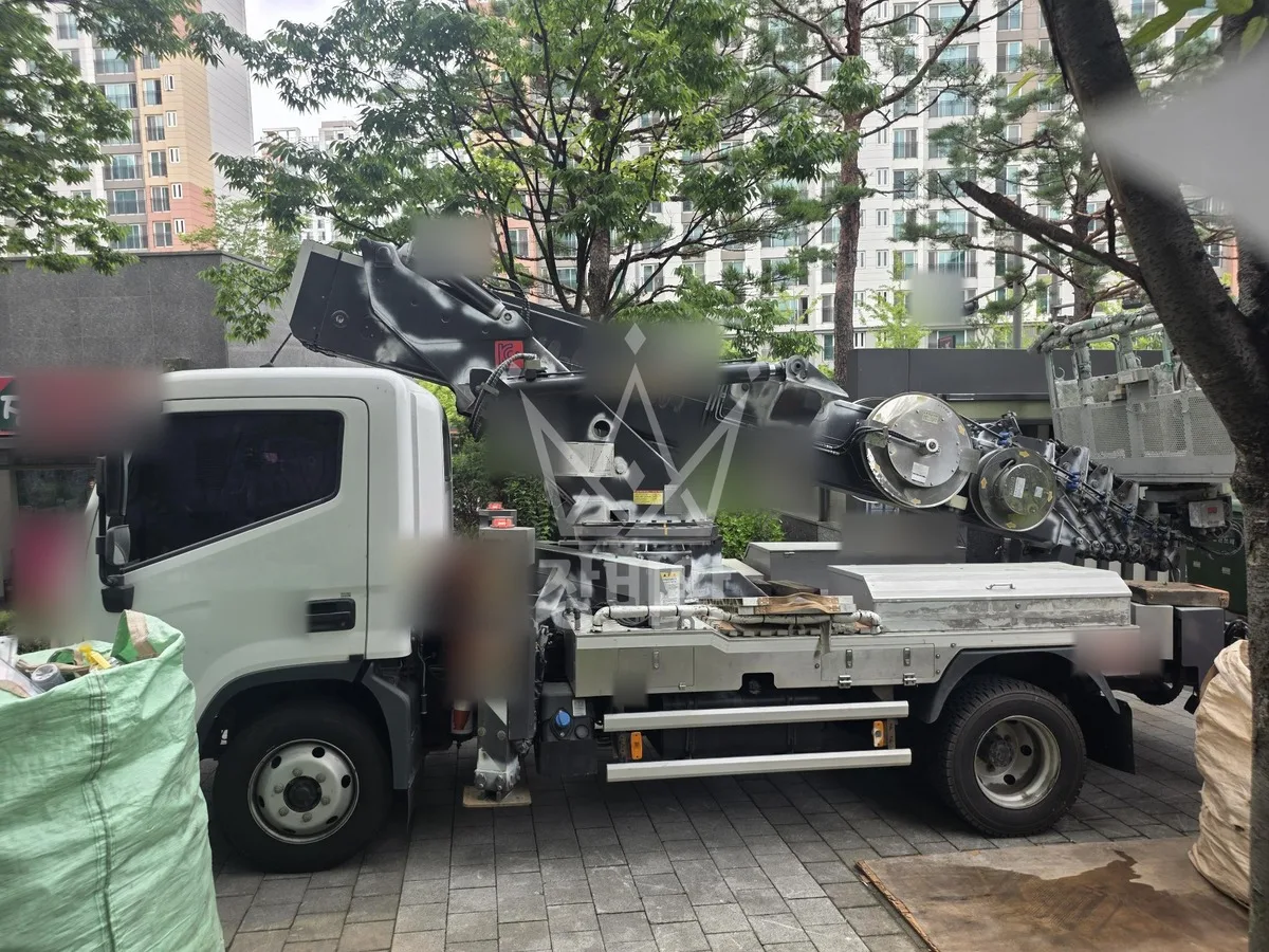 경기 성남시중원구 스카이차 유리 작업 현장