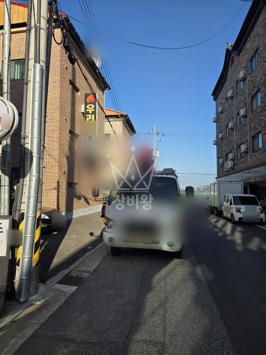 충북 충주시 스카이차 지붕 공사 작업 현장