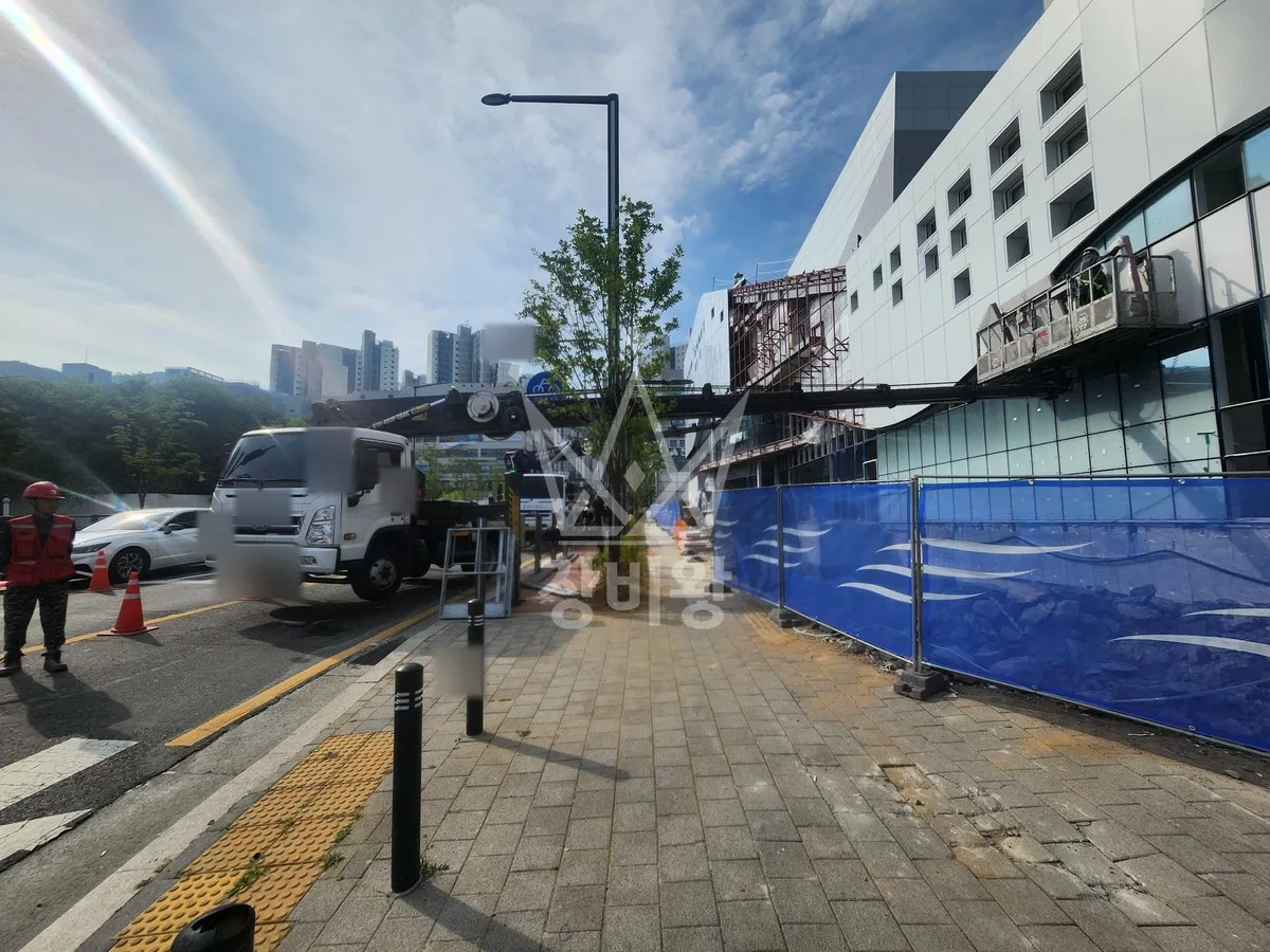 경기 성남시분당구 스카이차 간판 작업 현장