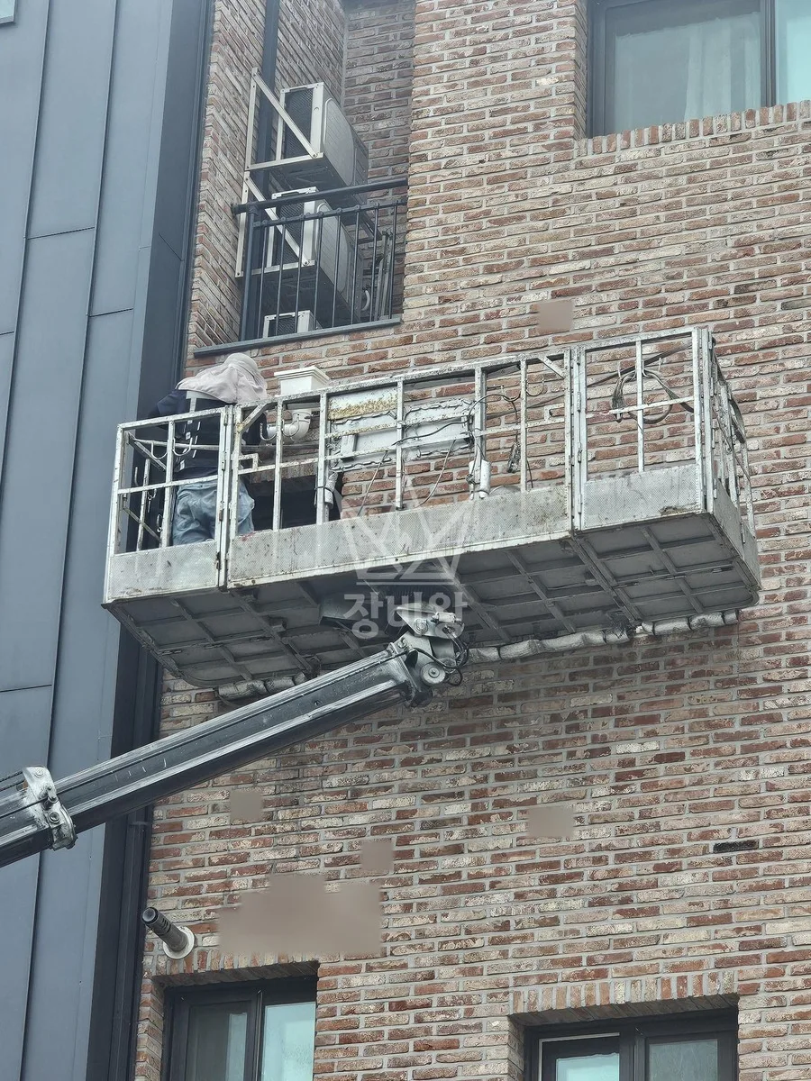 경기 수원시장안구 스카이차 간판 작업 현장