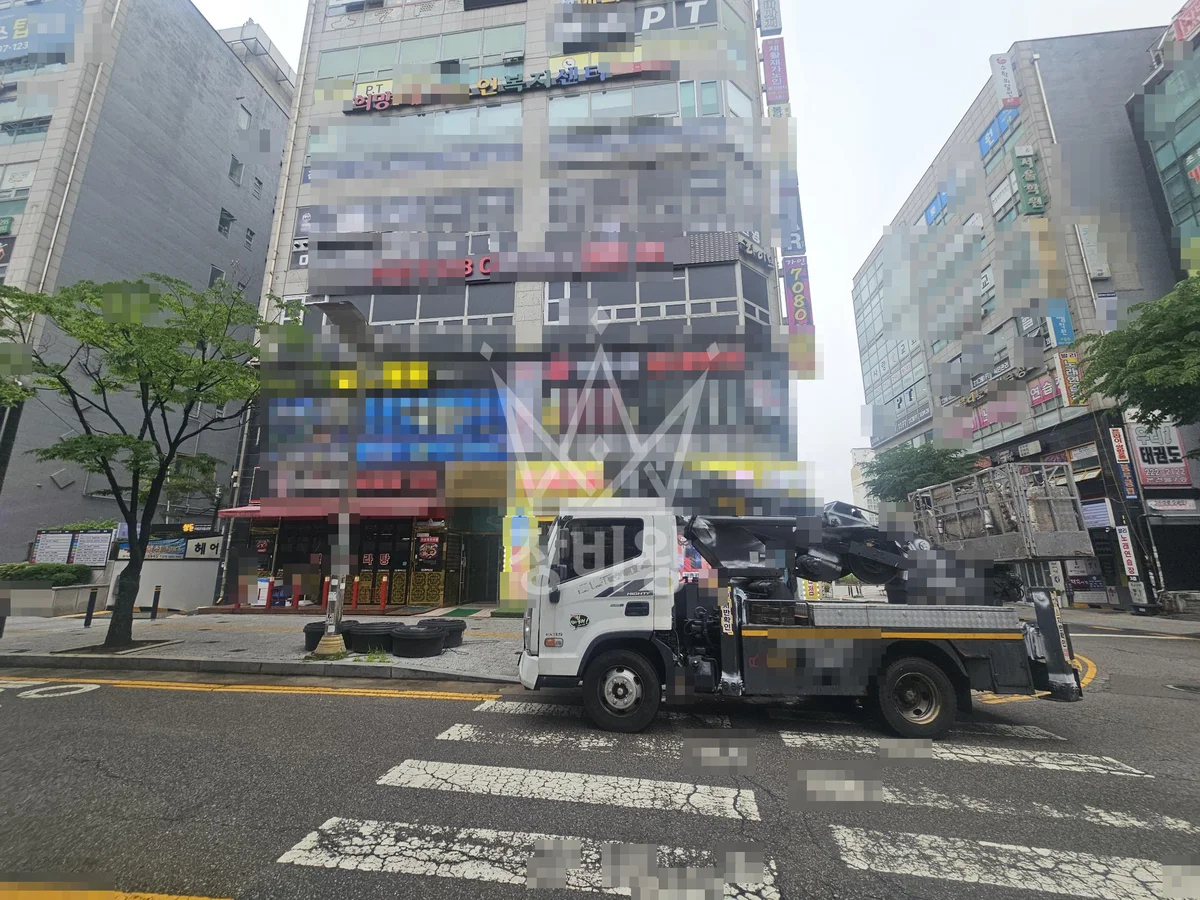 경기 수원시팔달구 신풍동 스카이차 철골 작업 현장