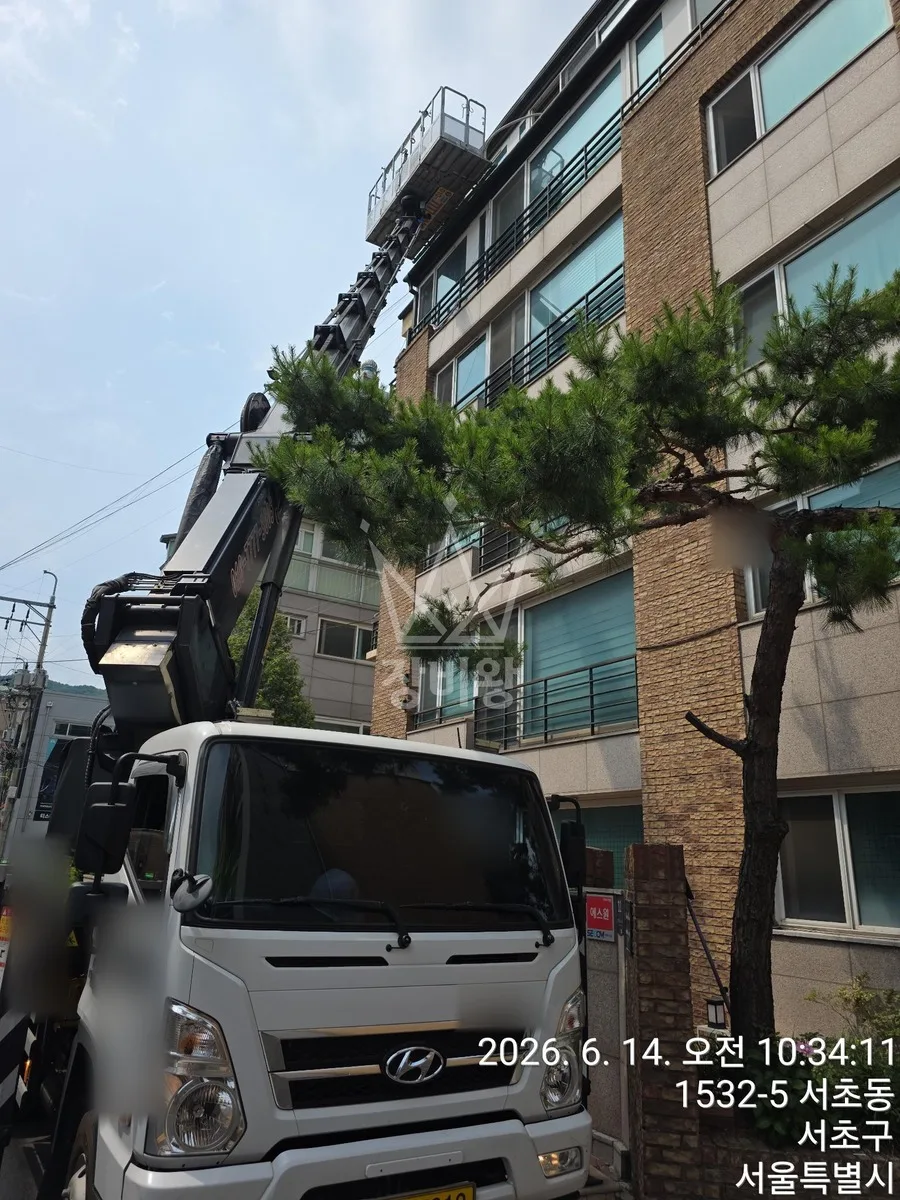 서울 서초구 서초동 스카이차 철골 작업 현장