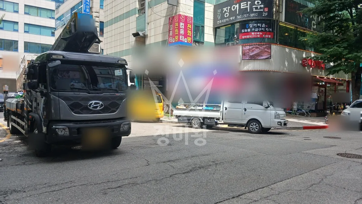 경기 용인시처인구 남사읍 완장리 스카이차 유리 작업 현장