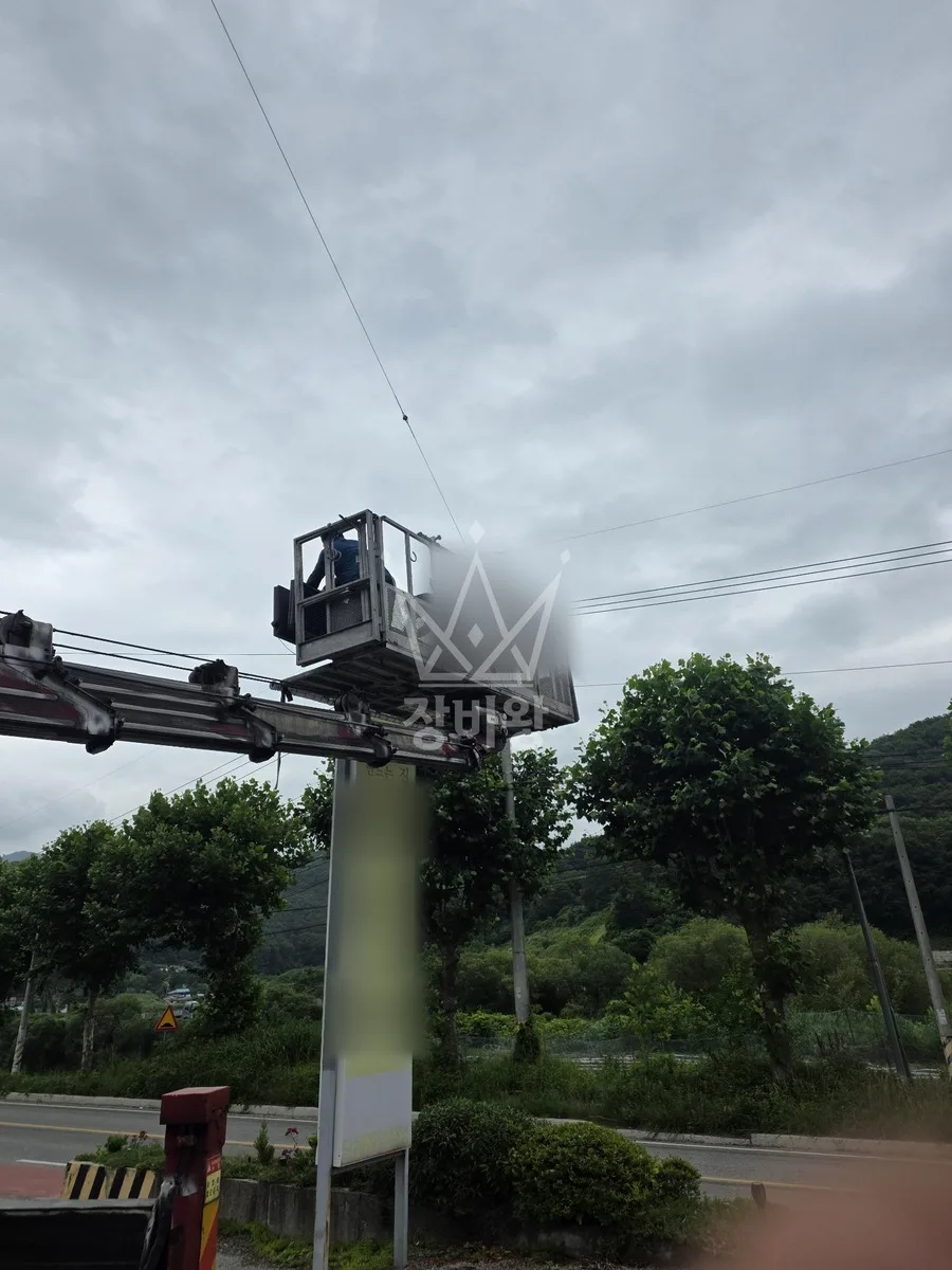 충북 음성군 스카이차 자재 양중 작업 현장