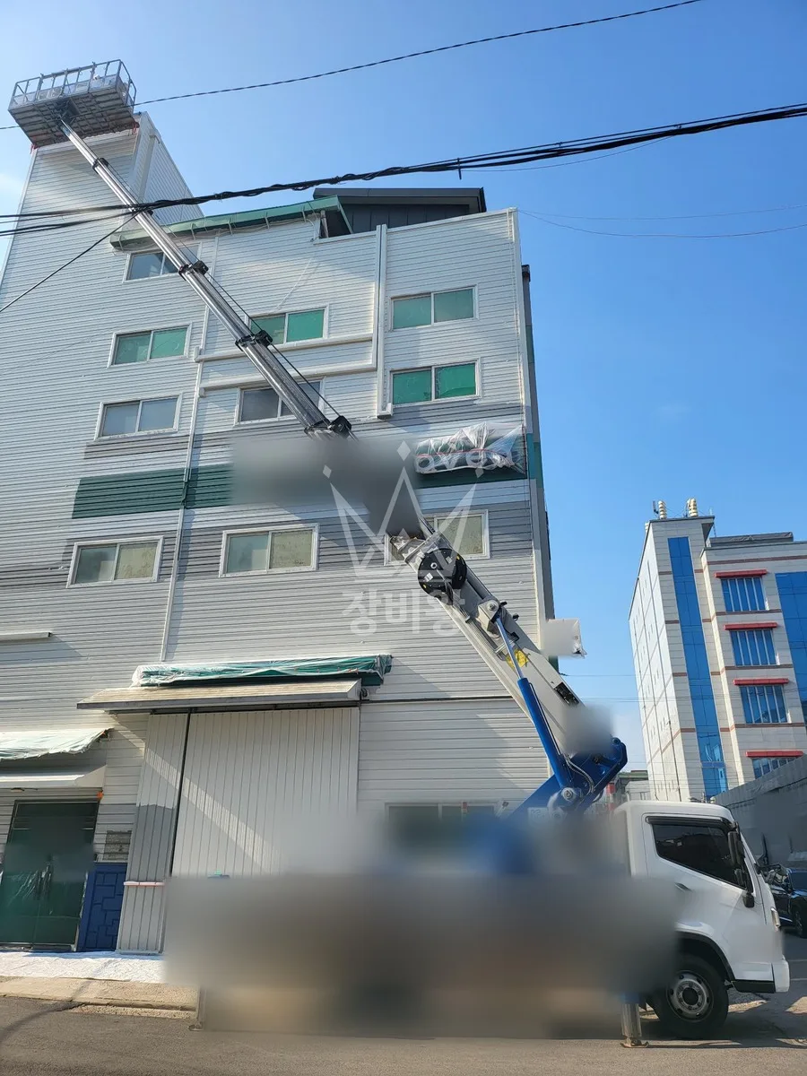 경기 화성시만세구 서신면 용두리 스카이차 철골 작업 현장