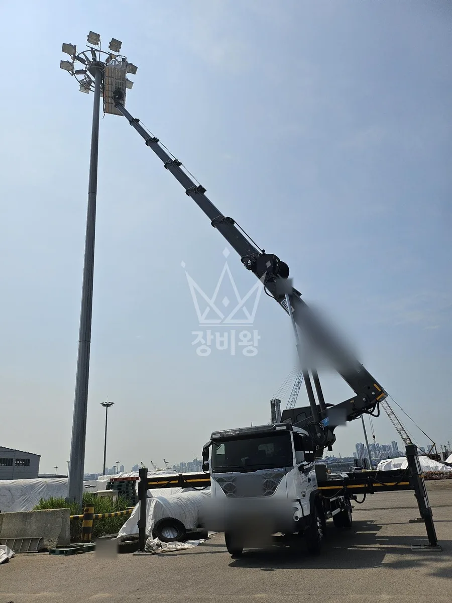 인천 옹진군 영흥면 스카이차 조경 작업 현장