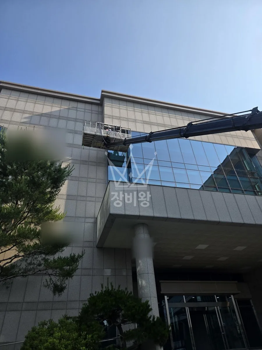 경기 수원시 스카이차 지붕 공사 작업 현장