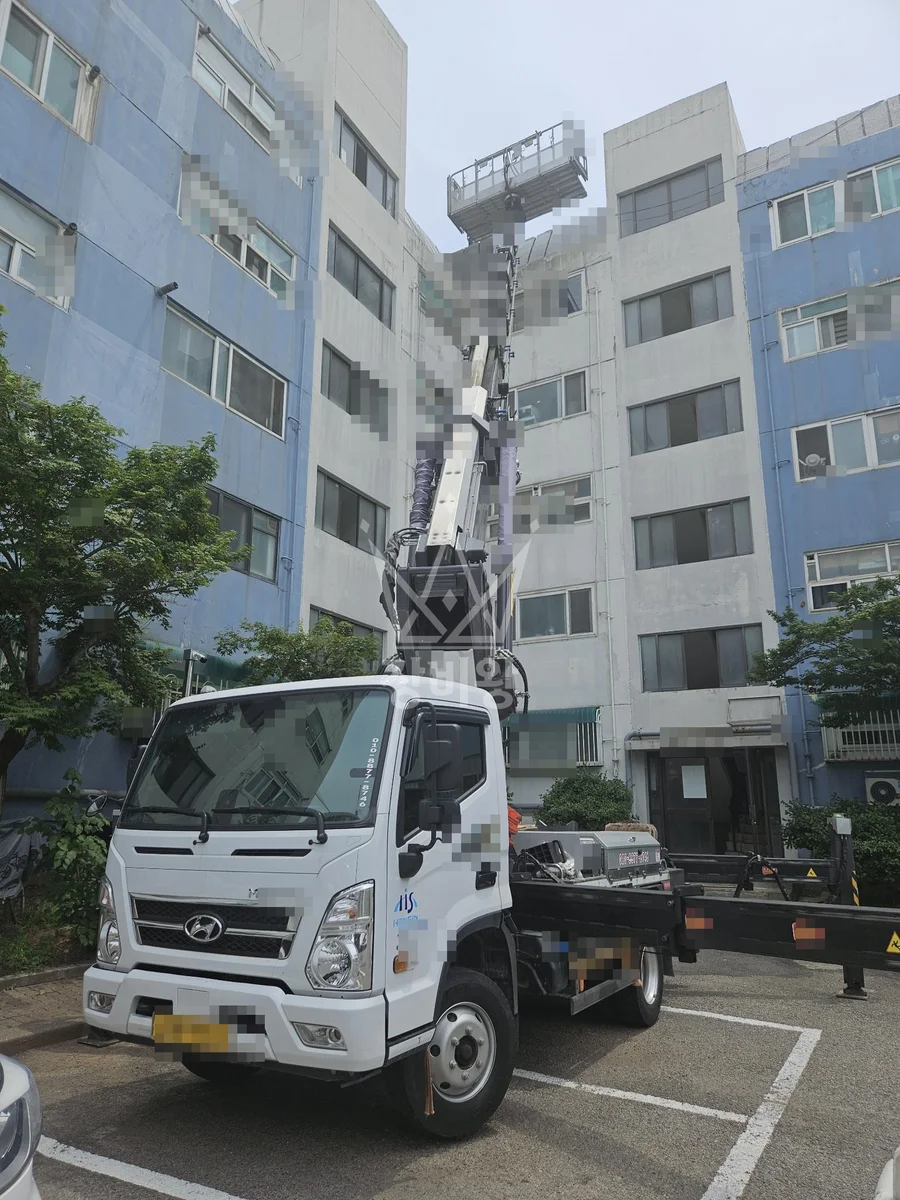 경기 연천군 왕징면 장학리 스카이차 지붕 공사 작업 현장