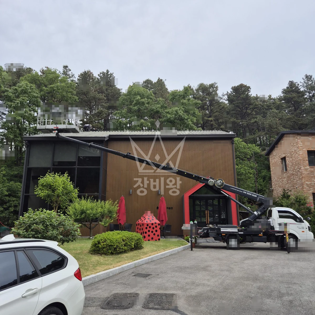 경기 연천군 전곡읍 스카이차 조경 작업 현장