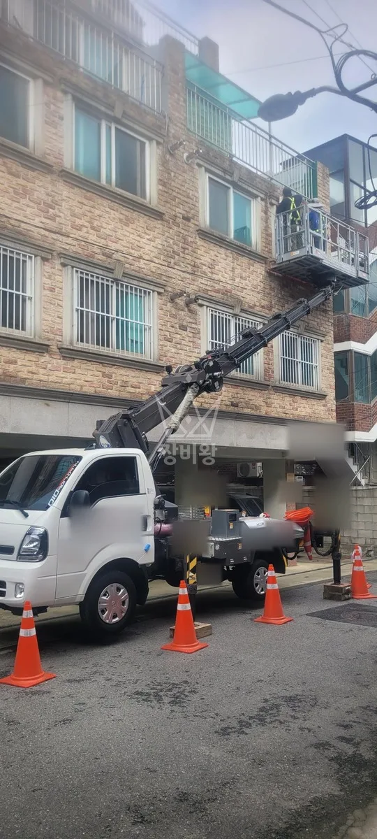 서울 마포구 서교동 스카이차 간판 작업 현장