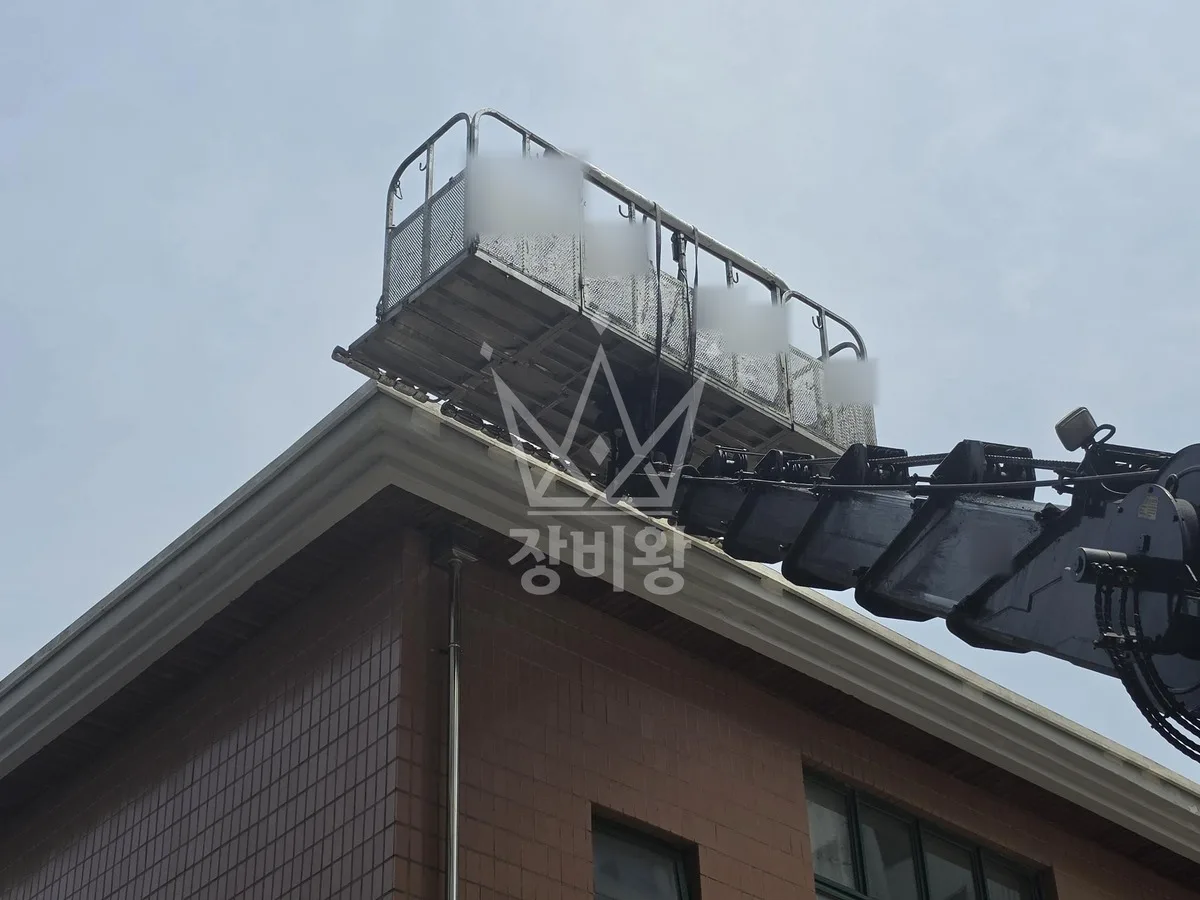 충북 청주시서원구 미평동 스카이차 철골 작업 현장