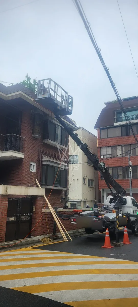 서울 은평구 녹번동 스카이차 지붕 공사 작업 현장