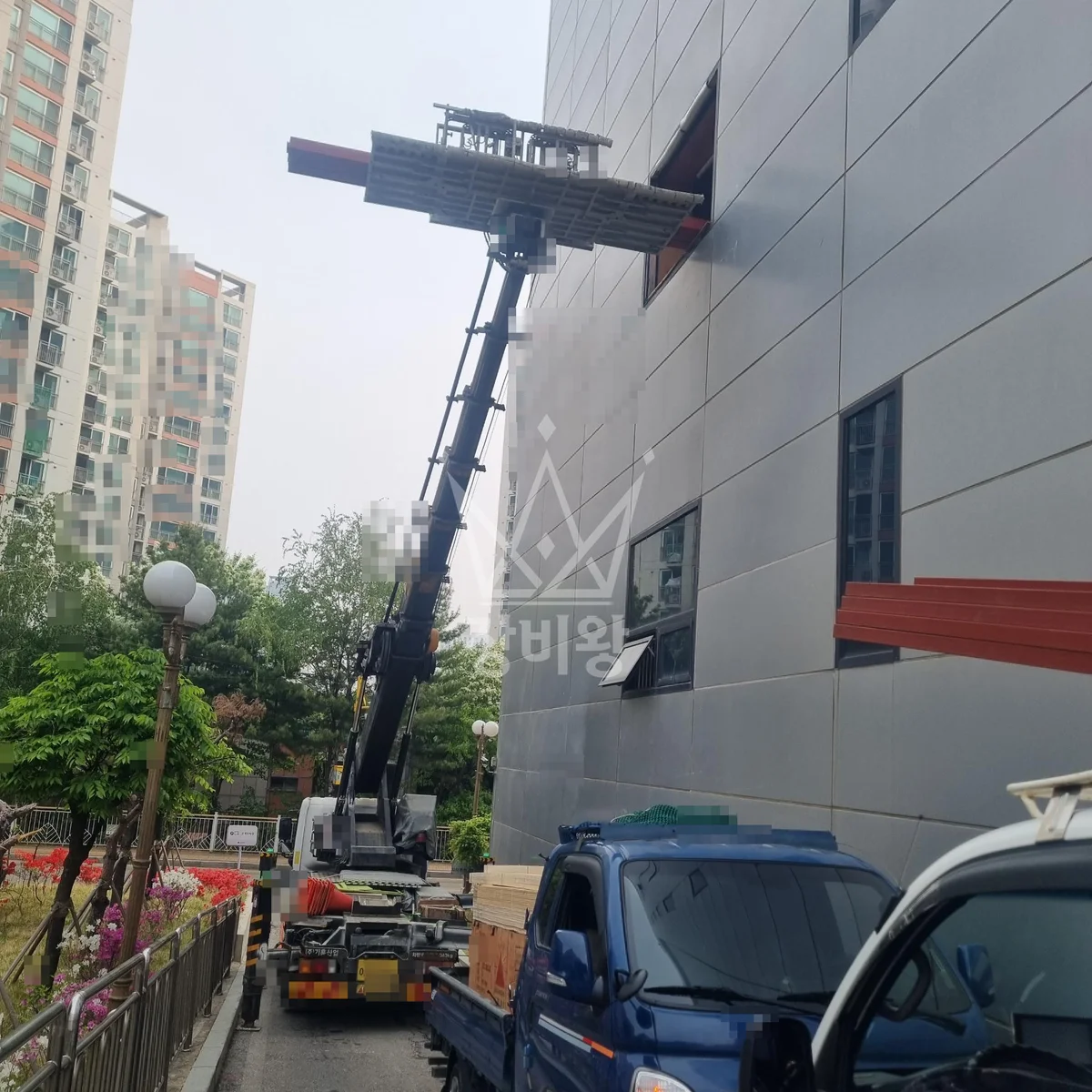 경기 부천시 스카이차 철골 작업 현장