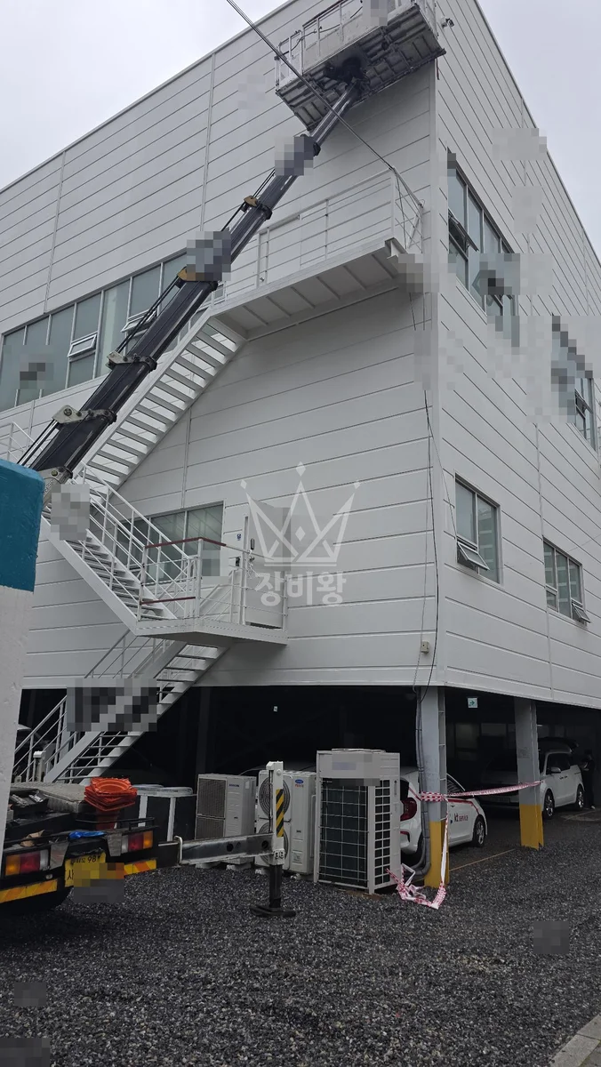 서울 강남구 청담동 스카이차 간판 작업 현장