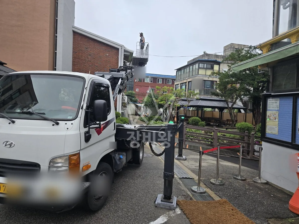 경기 남양주시 조안면 스카이차 지붕 공사 작업 현장