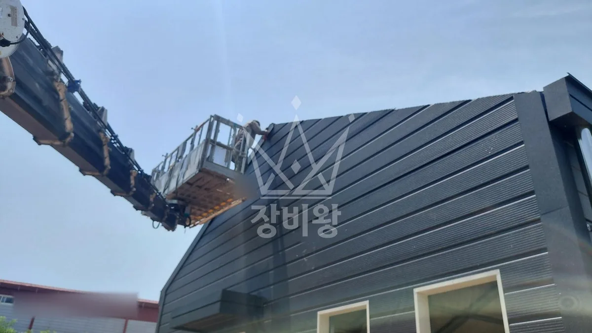 경기 화성시효행구 스카이차 유리 작업 현장
