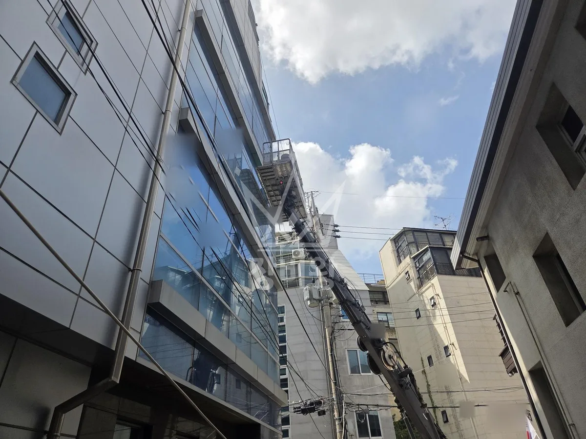서울 강남구 논현동 스카이차 철골 작업 현장