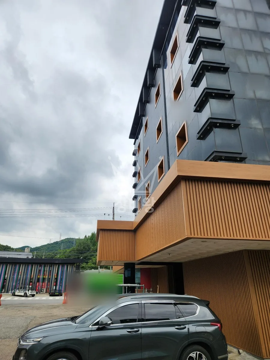 충남 부여군 스카이차 자재 양중 작업 현장