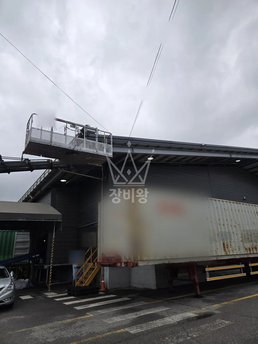 경기 고양시덕양구 화전동 스카이차 유리 작업 현장