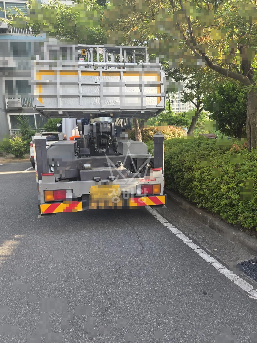경남 김해시 스카이차 철골 작업 현장