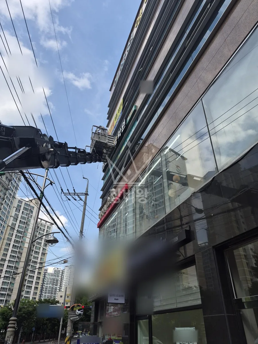 대구 군위군 스카이차 자재 양중 작업 현장