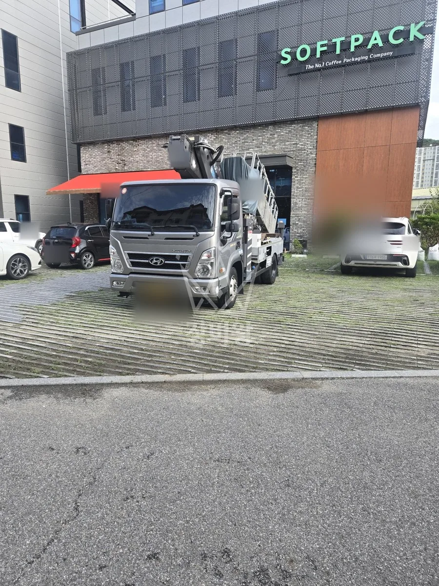 경기 광주시 직동 스카이차 철골 작업 현장