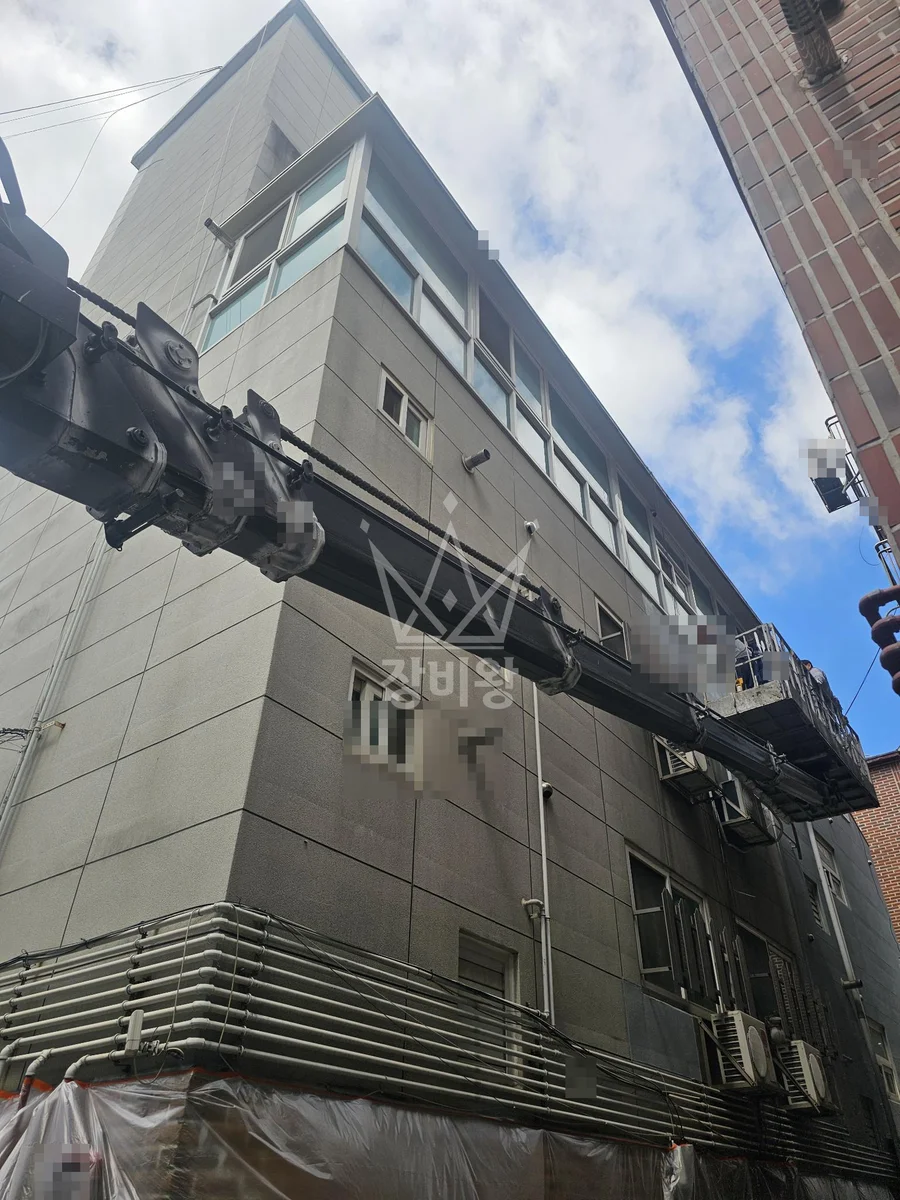 경기 연천군 백학면 석주원리 스카이차 자재 양중 작업 현장